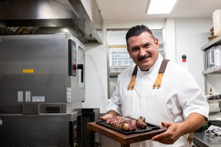 El cuiner argentí s'ha traslladat als fogons dels restaurants Racó de Solanelles del sector Encamp, i al Refugi del Llac de Pessons al sector de Grau Roig, per realitzar un menú a quatre mans.