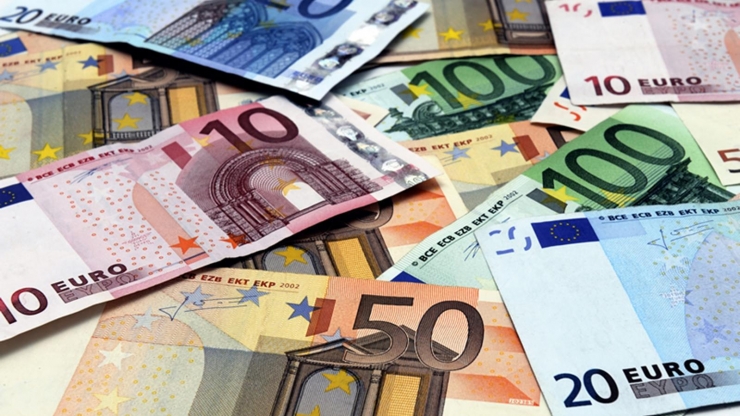 El salari medià arriba als 1.985,6 euros al gener.