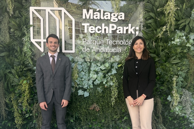 El secretari d'Estat d'Empresa, Diversificació Econòmica i Innovació, Marc Saura, i la gerent d'Andorra Recerca i Innovació, Vanesa Arroyo, durant la visita al 'Málaga TechPark'.