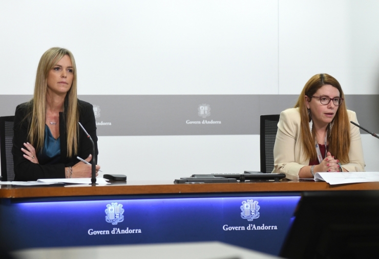 La secretària d’Estat d’Igualtat i Participació Ciutadana, Mariona Cadena, i la cap d’àrea de Polítiques d’Igualtat, Mireia Porras, en una roda de premsa anterior.