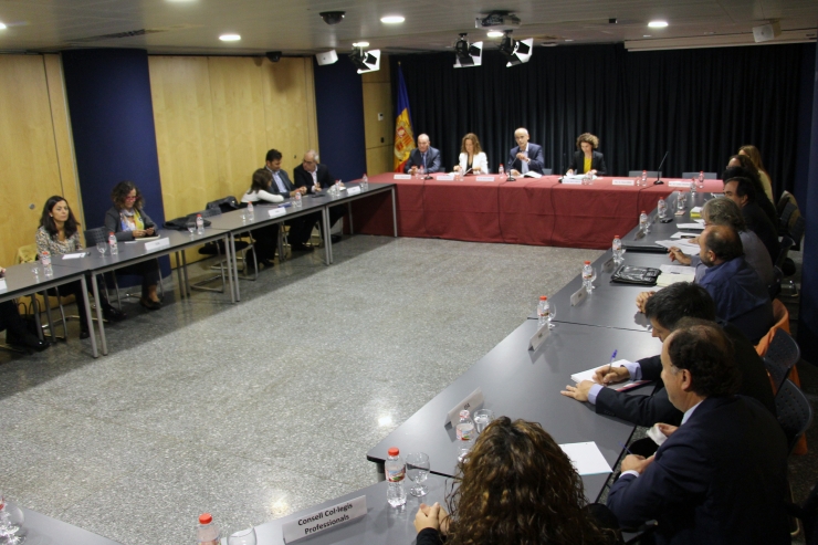 L'inici de la reunió del Pacte d'Estat  amb els agents econòmics i socials.