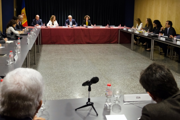 L'inici de la reunió del Pacte d'Estat  amb els agents econòmics i socials.