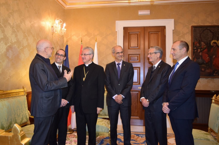 Un moment de la trobada entre el copríncep episcopal, Joan-Enric Vives, amb el ministre d'Estat de Mònaco, Serge Telle, i el secretari d'Estat  d'Afers  Exteriors, Afers Polítics i de la Justícia de San Marino,  Nicola Renzi,  acompanyats pel cap de Govern, Toni Martí.