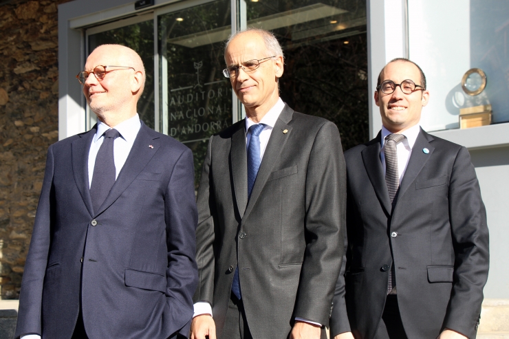 El ministre d’Estat de Mònaco, Serge Telle; el cap de Govern, Toni  Martí; i el secretari d’Afers Exteriors, d’Afers Polítics i de la  Justícia de San Marino, Nicola Renzi, en acabar la jornada de reunions.