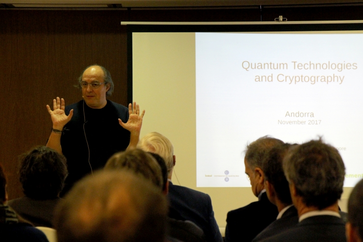 El catedràtic de física quàntica de la Universitat de Barcelona, José Ignacio Latorre, durant la seva ponència.