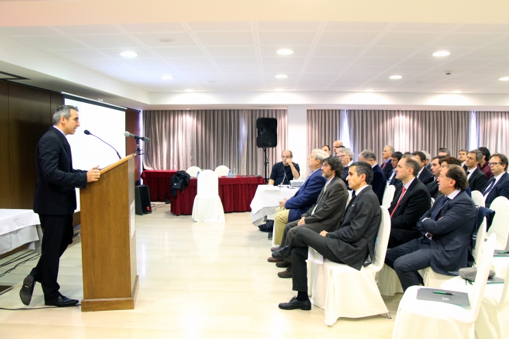 El director de Seguretat i Control d'Andorra Telecom, Cesar Marquina, durant la inauguració del seminari.