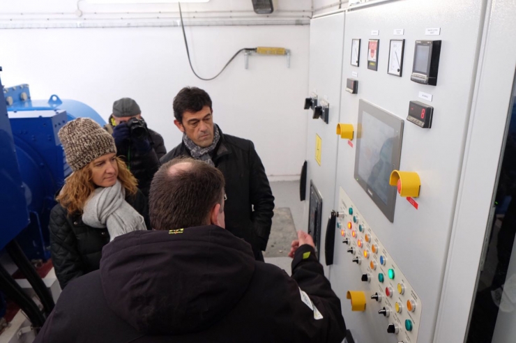 La ministra la ministra de Medi Ambient, Agricultura i Sostenibilitat, Sílvia Calvó, i el cònsol major d’Ordino, Josep Àngel Mortés, durant l'acte d'inauguració.
