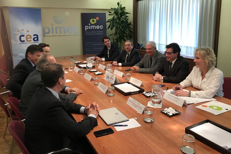 Un moment de la reunió entre les delegacions de la CEA i de la PIMEC