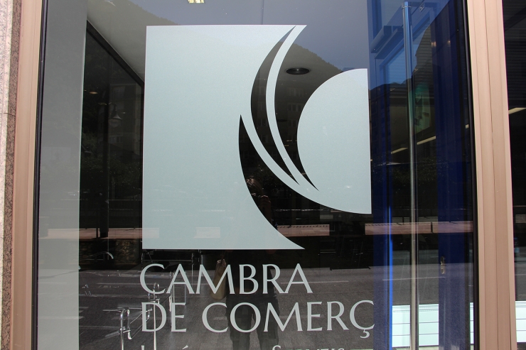 Vista exterior de la seu de la Cambra de Comerç.