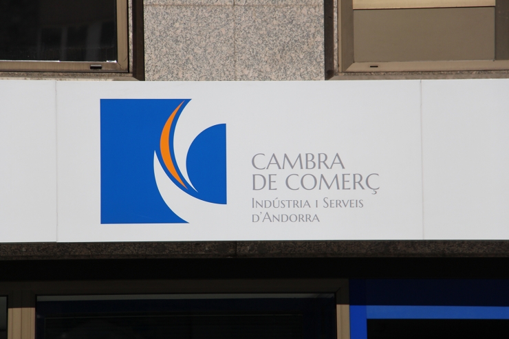 Façana de la seu de la Cambra de Comerç.