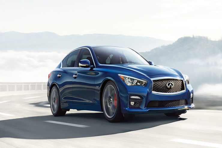 L'Infiniti Q50 en una imatge promocional.