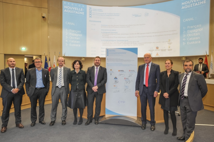 Participants en la reunió de la Comunitat de Treball dels Pirineus on es va decidir posar en marxa el projecte 'Trampoline'.