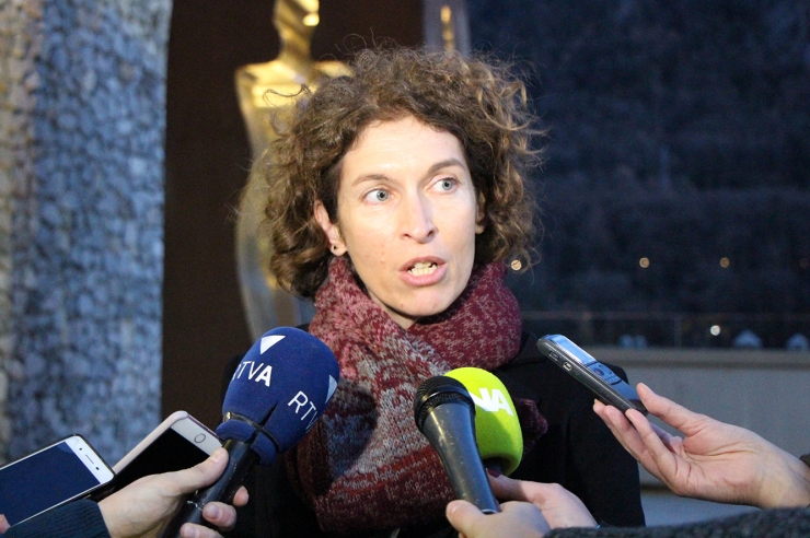 La ministra d'Afers Exteriors, Maria Ubach, respon les preguntes dels periodistes aquest dilluns a la tarda.