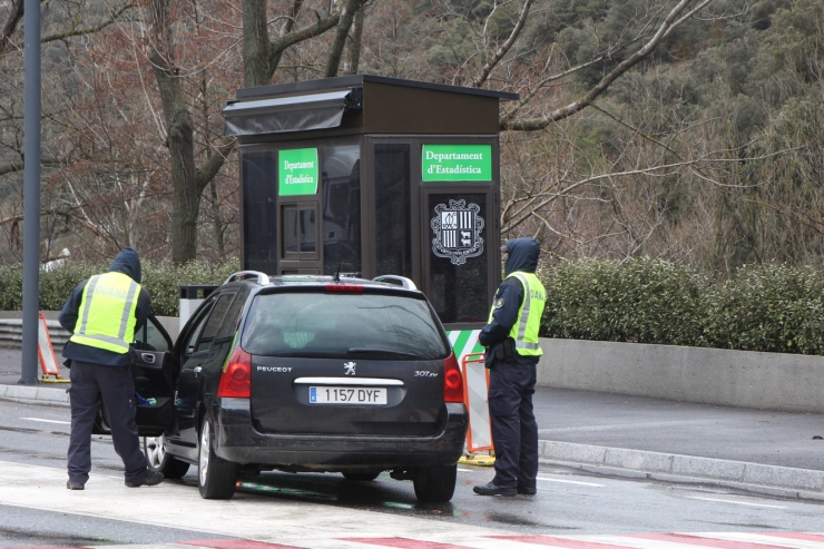 Els serveis mínims de la duana realitzen aquest dijous i divendres vaga de zel, és a dir, revisen tots els vehicles i transportistes.