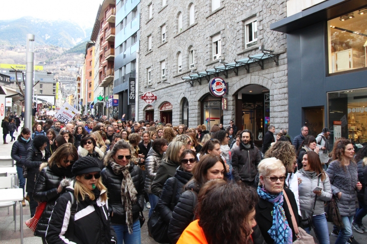 El funcionariat ha tornat a sortir al carrer aquest divendres al matí.