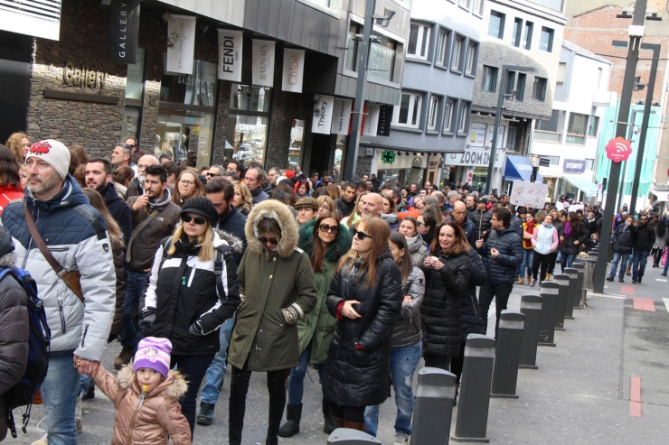 El funcionariat ha tornat a sortir al carrer aquest divendres al matí.