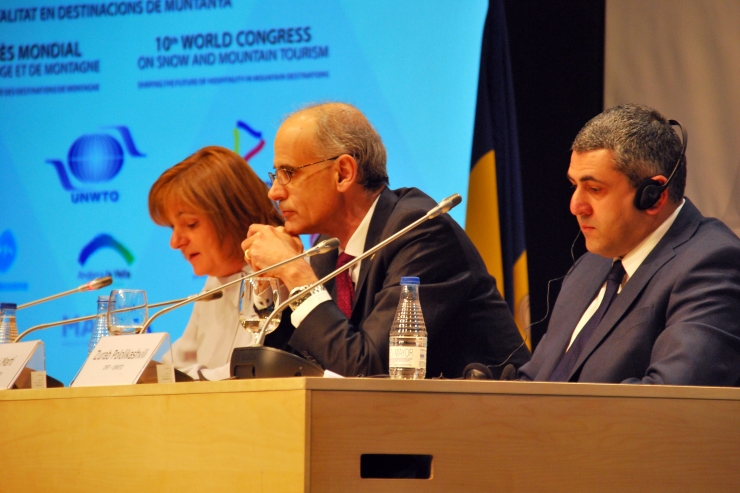 La cònsol major d'Escaldes-Engordany, Trini Marín, el cap de Govern,  Toni Martí, i el secretari general de la UNWTO, Zurab Pololikashvili,  inauguren el 10è Congrés Mundial de Turisme de Neu i de Muntanya.
