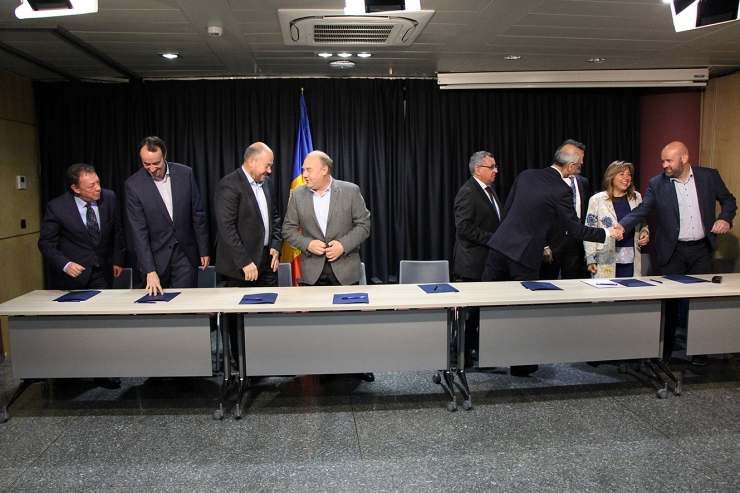 Govern, comuns i FEDA signen el conveni marc.