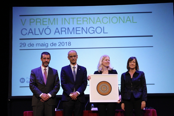 Melissa Dell amb el president del consell d'administració de Crèdit  Andorrà, Antoni Pintat; el cap de Govern, Toni Martí, i Teresa  Garcia-Milà, de la Barcelona Graduate School of Economics.