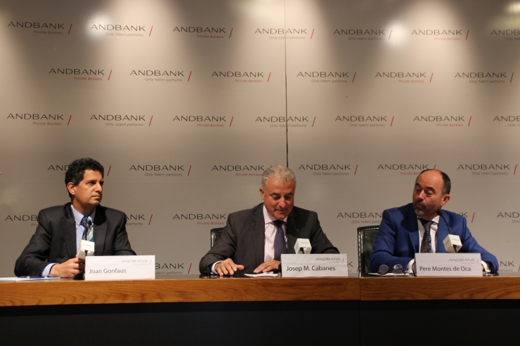 Un moment del balanç del Taller d'Emprenedors 2018, amb el coordinador del taller, Joan Gonfaus; el Sots-director general Banca País d'Andbank, Josep Maria Cabanes, i el director de Gamma Management, Pere Montes de Oca.