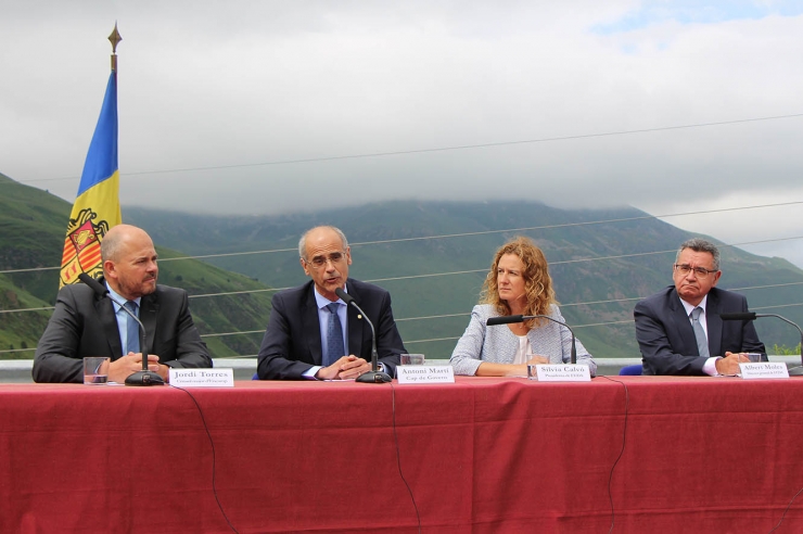 El cònsol major d'Encamp, Jordi Torres; el cap de Govern, Toni Martí; la ministra de Medi Ambient, Sílvia Calvó i el director general de FEDA, Albert Moles, durant la roda de premsa per explicar el projecte de cogeneració.