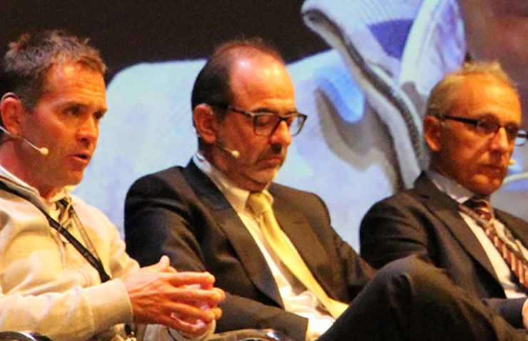 El conseller delegat de Daguisa Hotels, Jordi Daban al mig entre el director general d'estacions de muntanya d'Arinsal Pal, Josep Marticella (esquerra) i el ministre de Turisme, Francesc Camp durant la taula rodona d'aquest dimarts.
 
 