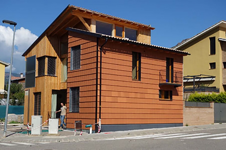 Casa que genera més energia que la que consumeix a la Pobla de Segur.