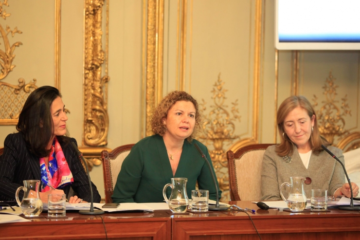La degana del Col·legi de Registradors d'Espanya, María Emilia Adán (centre), durant la seva intervenció en la I Jornada d'Igualtat i Justícia, organizada pel ministeri de Justícia espanyol el mes de febrer.