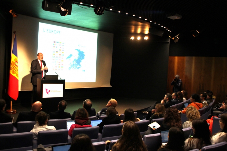 Un acte a l'Auditori Rocafort on tindran lloc les conferències que organitza el Grup Pyrénées.