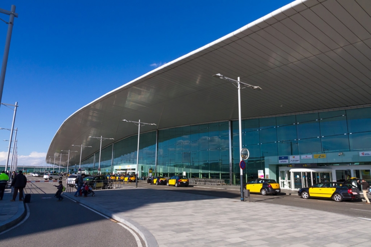 Façana d'una de les terminals de l'aeroport de Barcelona.
