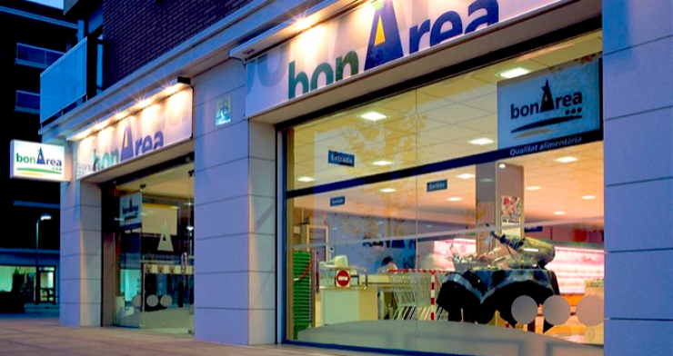 Un dels supermercats de la cadena bonÀrea.