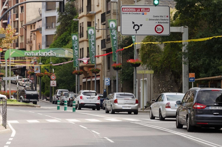 Retencions de vehicles a l'entrada de Sant Julià de Lòria.