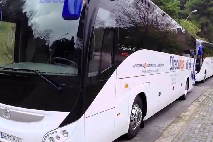 El grup Julià explota la línia d'autobusos Directbus
 
 
 
