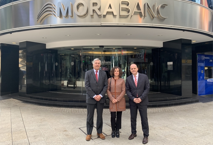 Els representants de les tres institucions que treballen en l’estudi: Fernando Ramoneda (Iniced), Pilar Escaler (CCIS) i Ignasi Martín (MoraBanc).