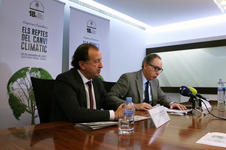 El president i el secretari general de l'EFA, Francesc Mora i Joan Tomàs, durant la presentació del 18è Fòrum.