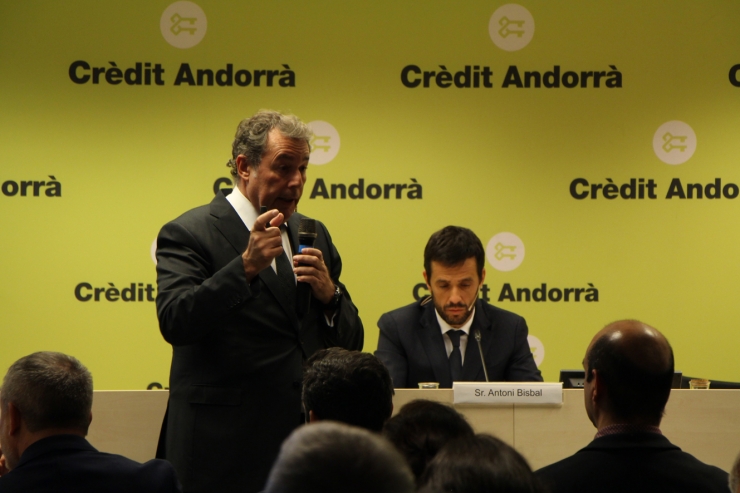 Antoni Bisbal, soci director de Crowe Andorra i especialista en l’àrea de fiscalitat, i Gerardo Roca, advocat i soci responsable del departament legal de Crowe Spain, durant la xerrada.