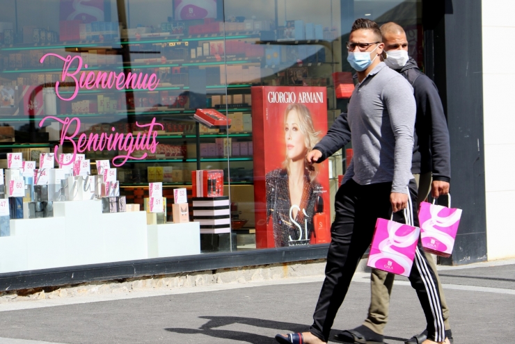 El comerç ha donat la benvinguda al turista francès.