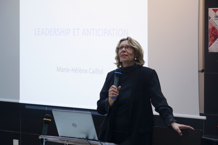 Marie Hélène Caillol, presidenta del LEAP, durant una conferència.