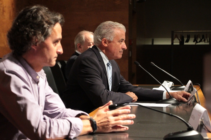 El sotsdirector general banca país d'Andbank, Josep Maria Cabanes, en un moment de la roda de premsa.