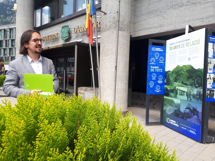 El secretari d'Estat d'Afers Europeus, Landry Riba, innagura l'exposició dels 30 anys de l'acord duaner amb la Unió Europea.