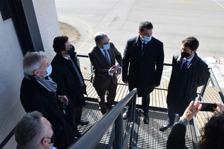 El ministre de Presidència, Economia i Empresa, Jordi Gallardo, i el conseller de Territori i Sostenibilitat de la Generalitat de Catalunya, Damià Calvet, durant la visita a les instal·lacions.