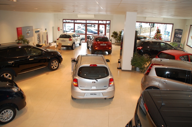 Vehicles en un concessionari.