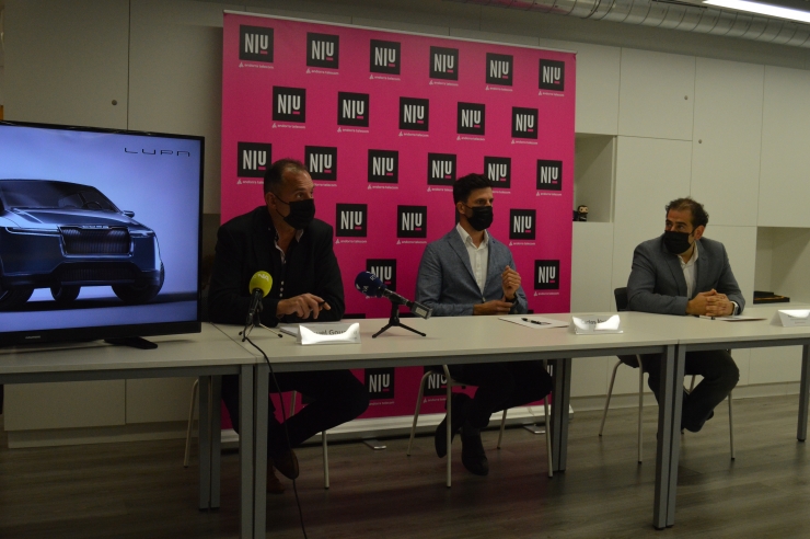 El responsable del Niu d’Andorra Telecom, Miquel Gouarré; el CEO de Lupa, Carlos Álvarez, i el desenvolupador de negoci de Lupa, Isaac Soro, durant la roda de premsa.