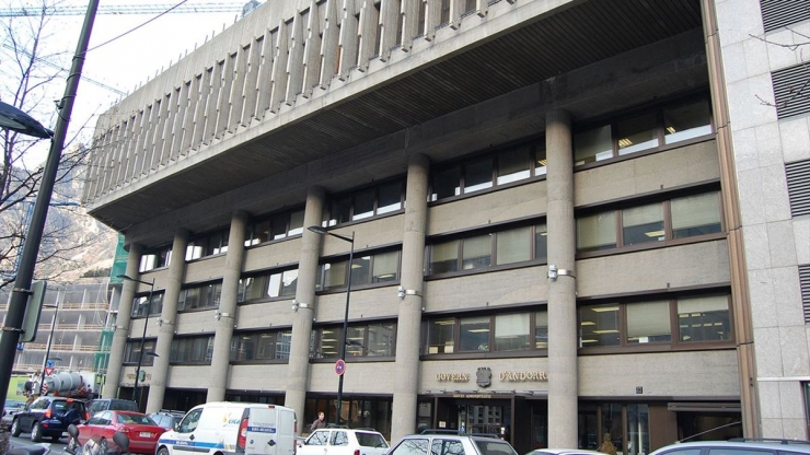 Façana de l'edifici administratiu del Govern.