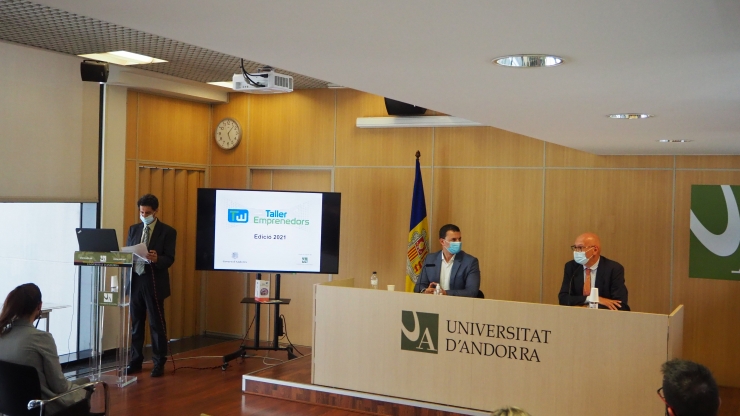 La cloenda i lliurament de títols del Taller d'Emprenedors 2021, on han assistit el ministre de Presidència, Economia i Empresa, Jordi Gallardo, i el rector de la Universitat d'Andorra, Miquel Nicolau.