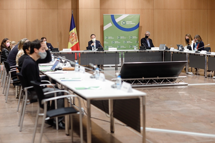 Un moment de la reunió celebrada al tomb de l'acord d'associació amb la UE.