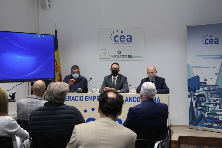 Un moment de la compareixença del ministre de Territori i Habitatge, Víctor Filloy, davant els empresaris.