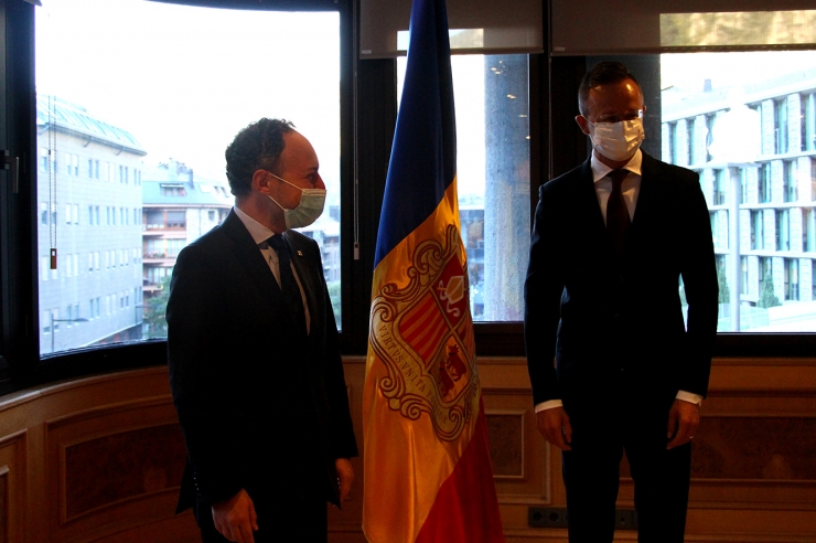 El cap de Govern, Xavier Espot, amb el ministre d’Afers Exteriors d’Hongria, Péter Szijjártó.