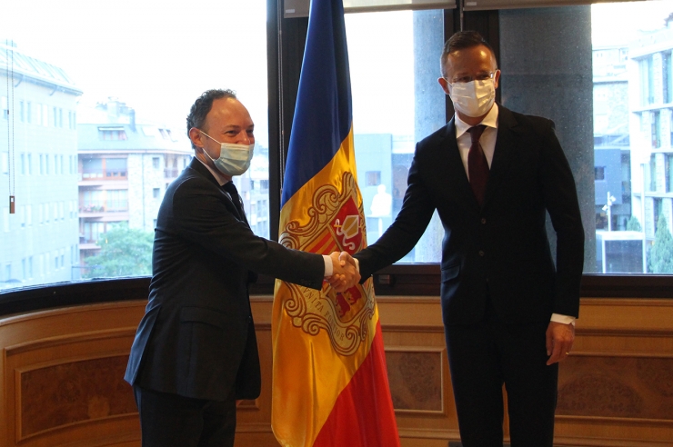 El cap de Govern, Xavier Espot, amb el ministre d’Afers Exteriors d’Hongria, Péter Szijjártó.