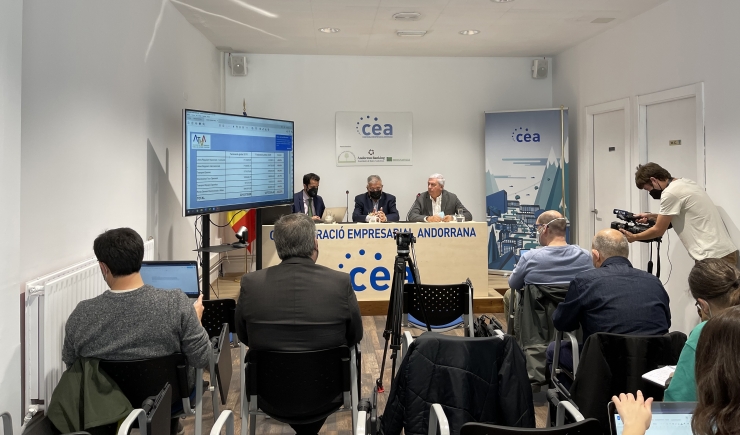 Un moment de la presentació dels resultats de l'informe elaborat per l'Associació de Transports Públics de Viatgers d'Andorra (ATVA).